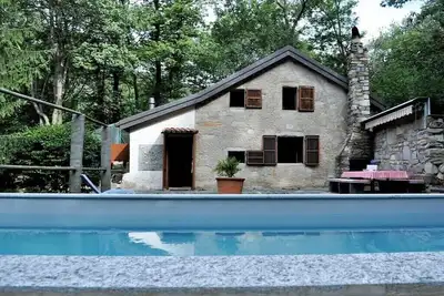 Image de Cottage tessinois typique et romantique