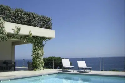 Image de Villa Topaze 230m² piscine au sel chauffée vue mer panoramique 8/10 personnes