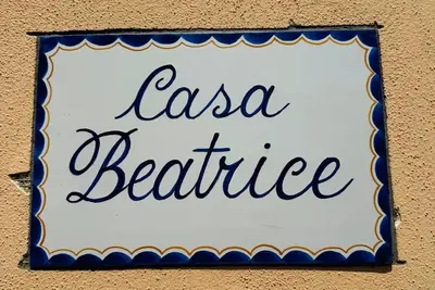 Image de Beatrice House, cozy retreat within walking distance of chaos!
