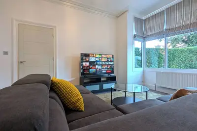 Large Edwardian Cadbury Home 4 bed 3 bath