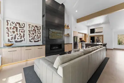 Townhome Only Steps From Ski Lifts w/ Mountain Views from Private Hot Tub!