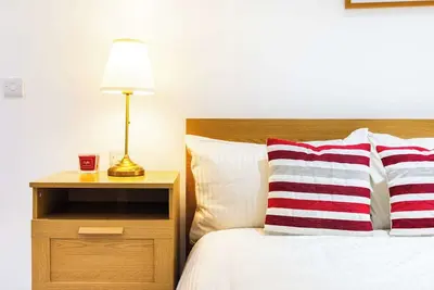 Image de Welcome to Plotseeker’s Stylish 3br/3ba Retreat • West Kensington Gem B