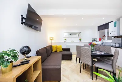 Image de Welcome to Plotseeker’s 2 Bedroom Charming Family Apartment