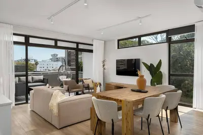 Image de Designer Sea Point Apartment | Balcony with View