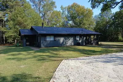 Image de Charming 3-bedroom country house in New Boston. Privacy & relaxation unmatched.