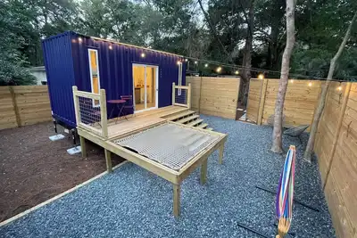 Image de Blue Gator Container, 2 miles from Uf!