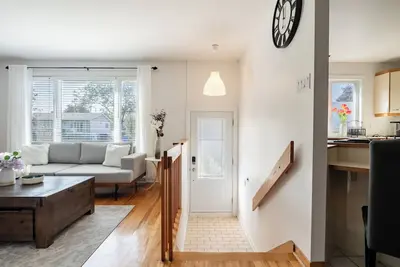 Image de Entire 4 Bdr House near Mtl, Free Parking