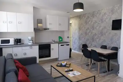 Image de T3+ ( 7 couchages ) face aux Thermes, à 2 min des remontées mécaniques