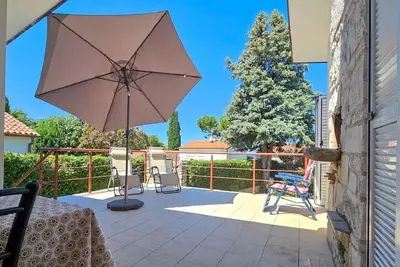 Image de Maison de vacances située directement sur la plage avec vue sur la mer, douche extérieure, barbecue