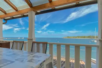 Image de Vue imprenable sur la mer et à seulement 30 mètres de la plage