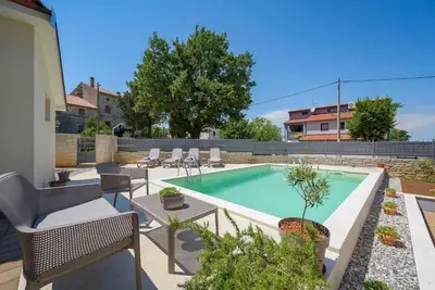 Image de Villa pittoresque avec piscine privée, jardin méditerranéen, cuisine d'extérieur, climatisation, WiFi