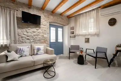 Image de Appartement exquis au cœur de Porec avec vue sur la mer, à seulement 150 mètres de la plage