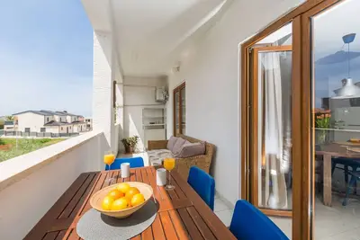 Image de Appartement moderne, meublé avec style, vue sur la mer, balcon privé, barbecue, climatisation, WiFi