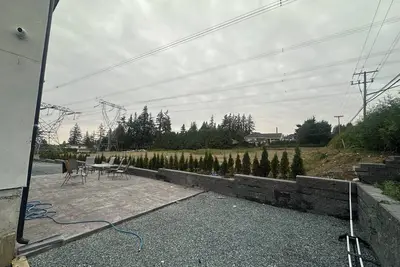 Image de New luxury home with a massive private backyard