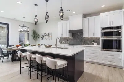 Image de Sun Drenched Serenity, Private Spa, Sleeps 17!