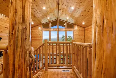 Image de Cozy Cabin Bliss with Jaw-Dropping Views