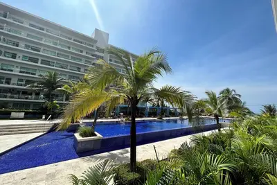 Image de Beachfront Bliss-2br Haven Steps from Sandy Shores