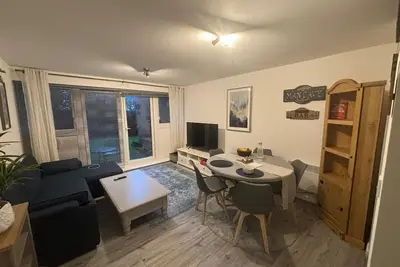 Home away, 30 mins to central London & 15 mins to Heathrow and Windsor.