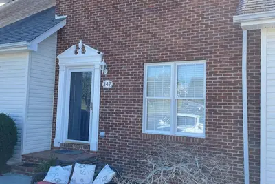 Image de Spacious, 3 bedroom condo for longer term use. work, insurance claims needs, etc