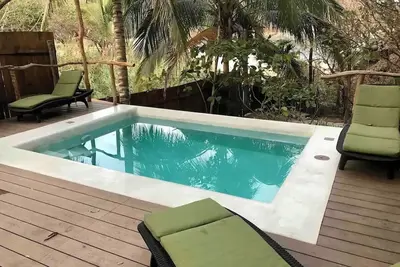 Image de Great room with deck pool in front of perfect bay