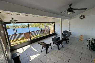 Image de Beautiful lake view  townhome