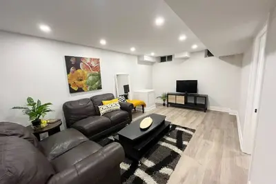 Image de 2. 5 Bedroom Modern Brand New Basement
