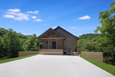 Image de Newly Built 2/3! Hottub+10min to Buccees/SoakyMtn!