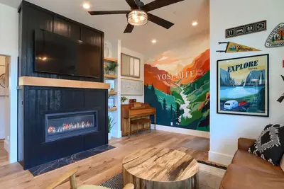 Image de The Overlook, modern home in town with Ac, WiFi, Bocci Ball