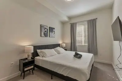 Image de Pool + Hot tub | King Bed | Game Room | Parking