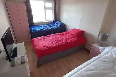 Image de Lovely big family home with locked off street parking.