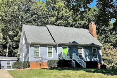 Clover Cottage: Charming 3-bedroom house in delightful Belmont