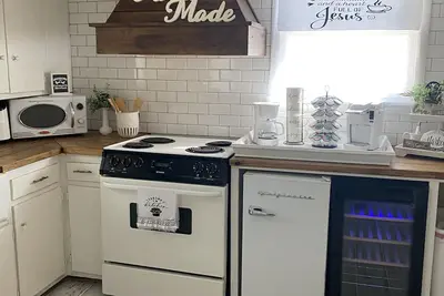 Image de Charming cottage in Girard with WiFi and Ac - perfect getaway