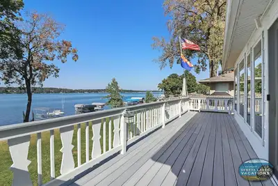 Image de A Shore Thing- Lake Delavan Cottage w/ Private dock and boat lift!