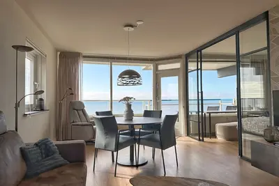 Image de Corner apartment Sterflat221 - for 2-4 persons, on the 9th floor of Sterflat, sunny south-west facing, wonderful sea view, luxurious bathroom and own garage!