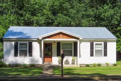 Image de Little Cedar Cottage close to everything