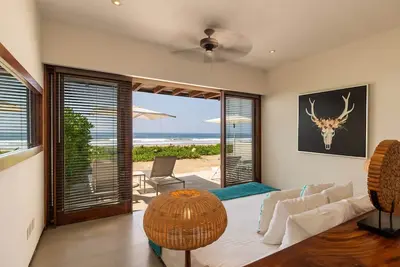 Image de Marea Beachfront Villa A1