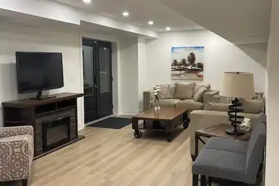 Image de Charming 2-Bedroom Apartment with Kitchen, Office and Laundry