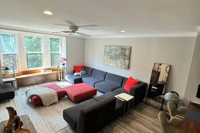 Image de Luxury Lincoln Park Retreat 2 Bedroom 2 Living Room Dublex