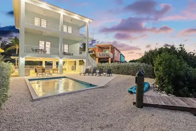 Casa Cayo | Luxury 4 Br Waterfront Home w Pool