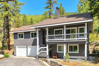 Image de 6 Mi to Donner Tahoe Skiing: Cozy Truckee Gem!