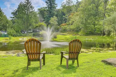 Image de Serene Holmes Cottage Near Lakes & Trails!