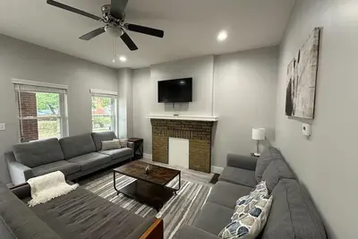 Image de Charming 2br Near Downtown Area