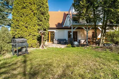Image de Appartement \"Eichenhof\" avec terrasse commune, jardin privé et Wi-Fi