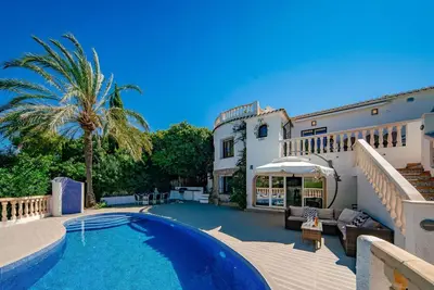 Image de Belle maison de vacances privée avec Wifi, piscine privée, climatisation, Tv, patio, parking