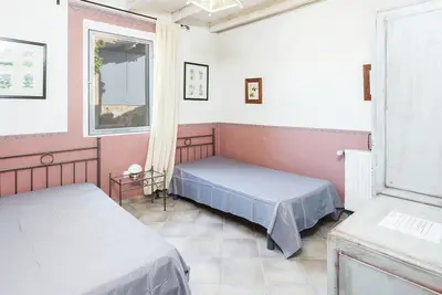 Image de Charming Cottage in Oppede Amidst Vineyards