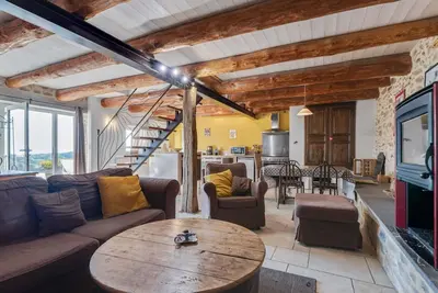 Image de Holiday Home in Saint-beauzire With Garden and Private Terrace