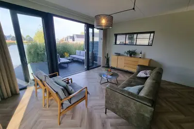 Image de Luxurious Detached Water Villa With Jetty