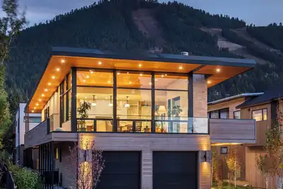 Image de Upside Down East Jackson Brand New w/Chef's Kitchen & Hot Tub on Rooftop Deck