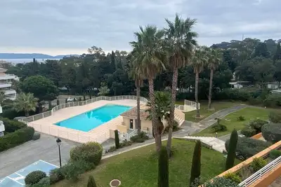 Image de A 5 minutes du port et plages avec vue mer et climatisation, piscine T3 de 79 m2