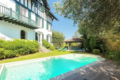 Image de La Roseraie • Maison de famille avec piscine